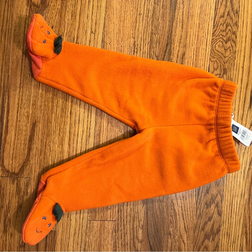 Halloween Footies!  Keep your newborn warm Halloween night!  Size Nwbn 17-22 lbs